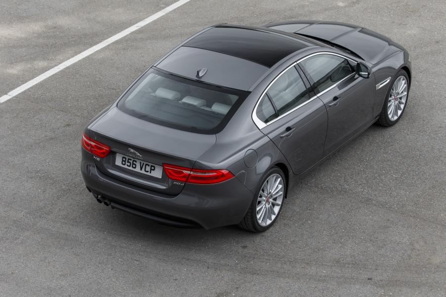  Jaguar XE Portfolio 2015 года  (фото 15 из 30)
